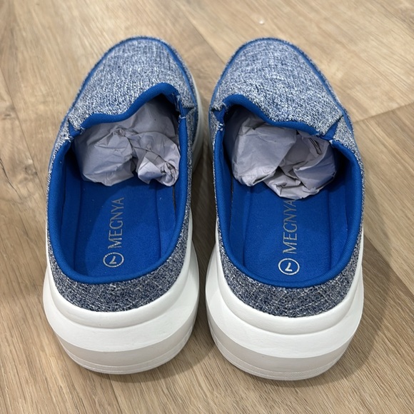 NEW Women’s Megnya Clogs - Picture 3 of 6